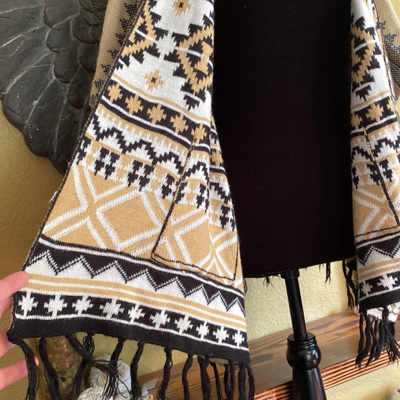 Suzy Shier Oversized Knit Poncho Style Shall Throw - Picture 5 of 9